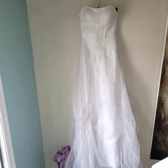 Dresses & Skirts - Last Chance!!Beautiful wedding dress 2/100!❤